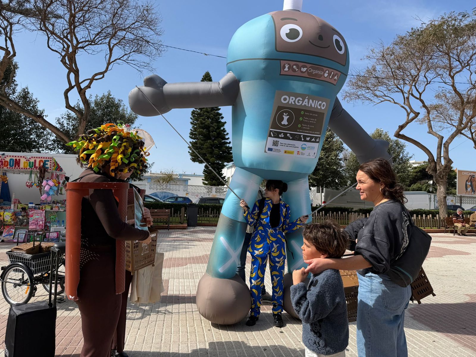 La campaña de la Mancomunidad y Arcgisa para el uso del contenedor marrón llega a Tarifa