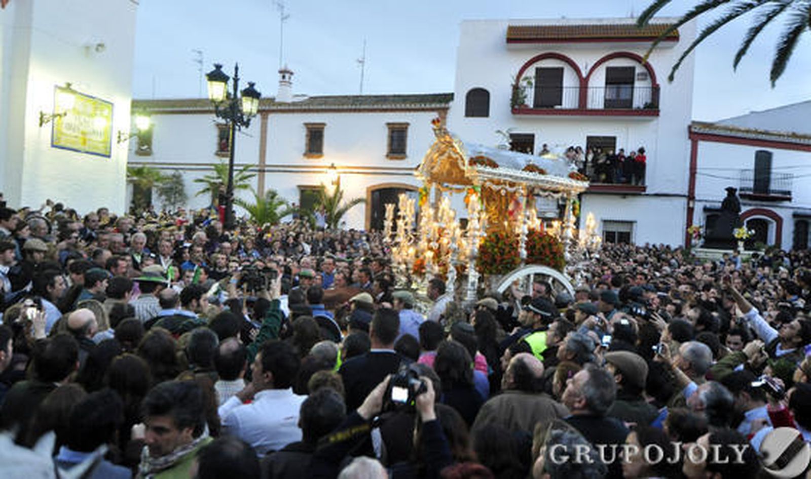 Peregrinación extraordinaria de la Hermandad del Rocío de Triana a Almonte. / Manuel Gómez