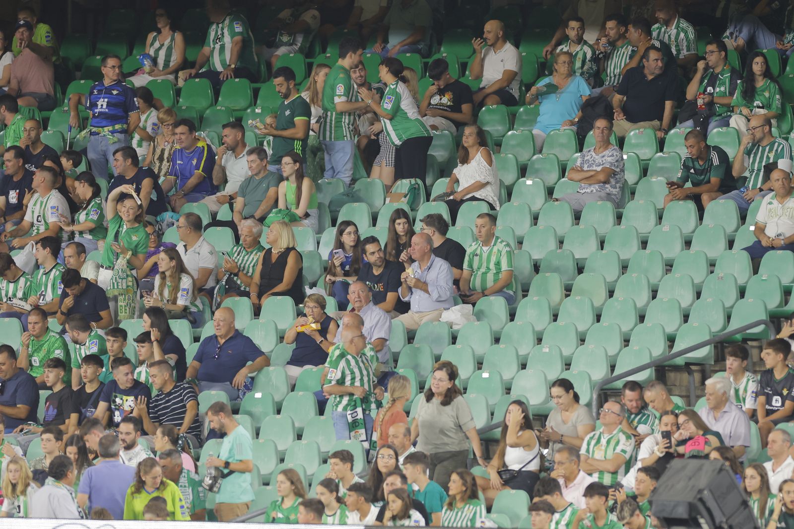 Búscate en las fotos del Betis-Valencia