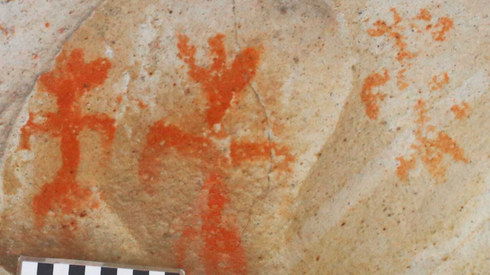 Antropomorfos con tocado de tres plumas. Abrigo del Mediano (Los Barrios).