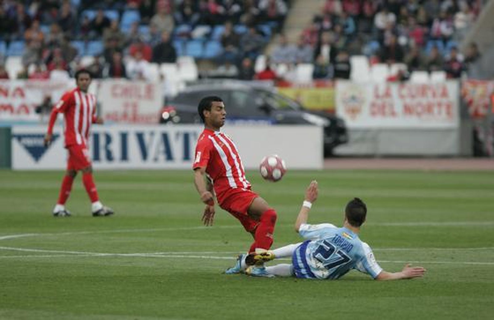 El Almería vence al Málaga en el estadio Mediterráneo. / Javier Alonso