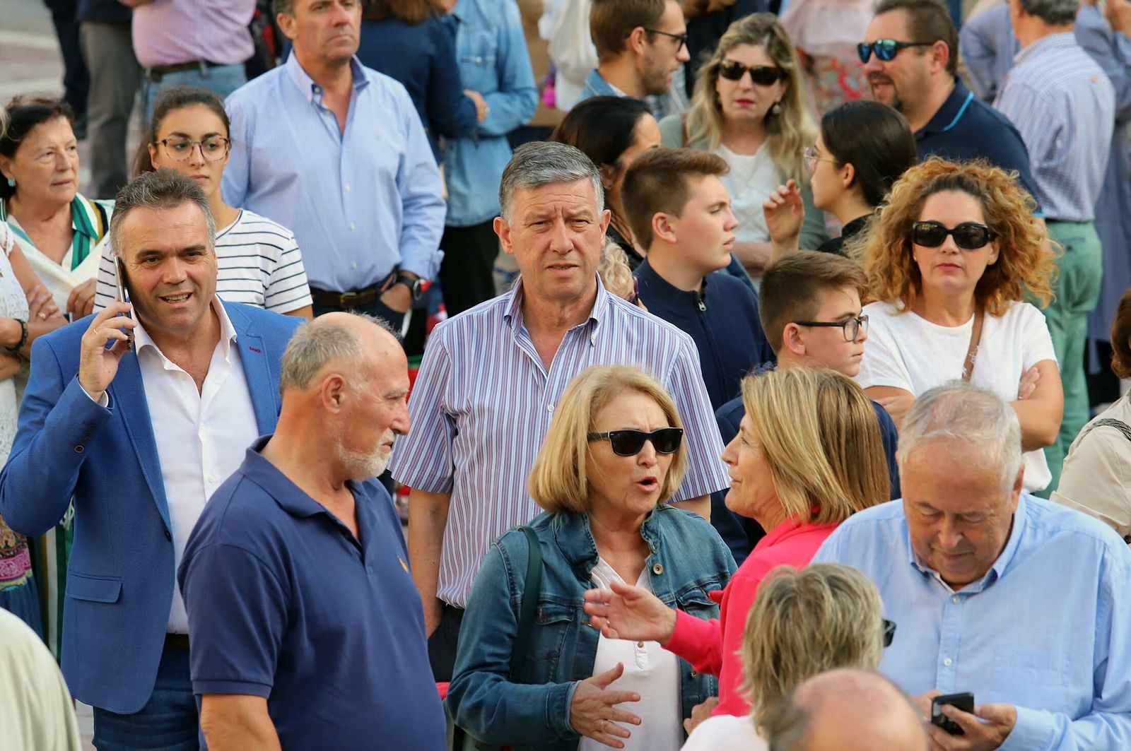 Imágenes de la concentración en defensa de la llegada del AVE a Huelva