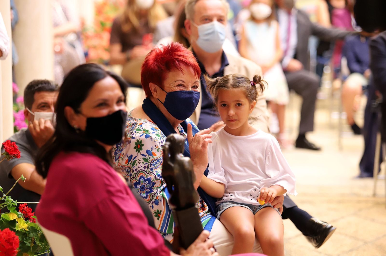 Imágenes de la entrega del Premio Marismas a Juana Carrillo y a Gabriela de la Fuente en su XIX edición