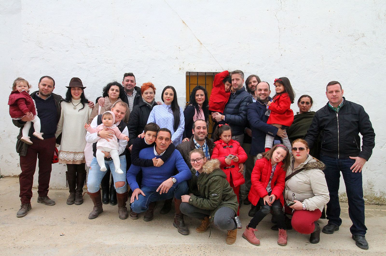 El Rocío celebra La Candelaria con la presentación de los niños a la Virgen, en imágenes
