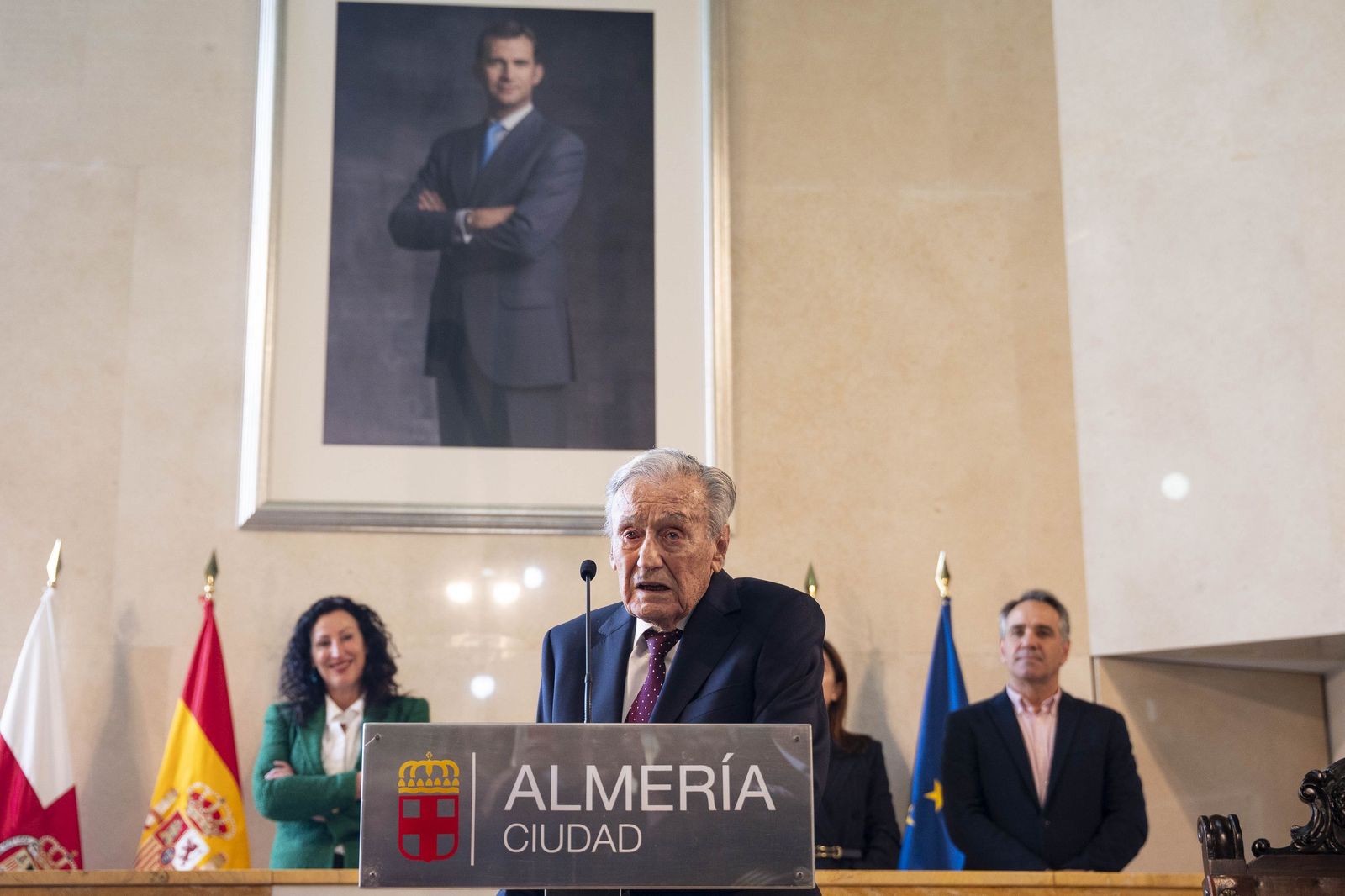 La galería del Escudo de Oro de la Ciudad de Almería a Juan Rigaud