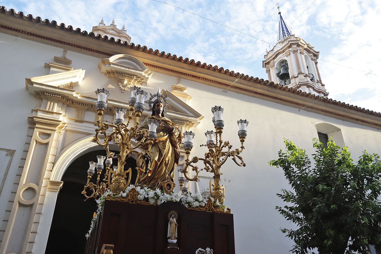 Imágenes del Sagrado corazón de Jesús en procesión por las calles del centro
