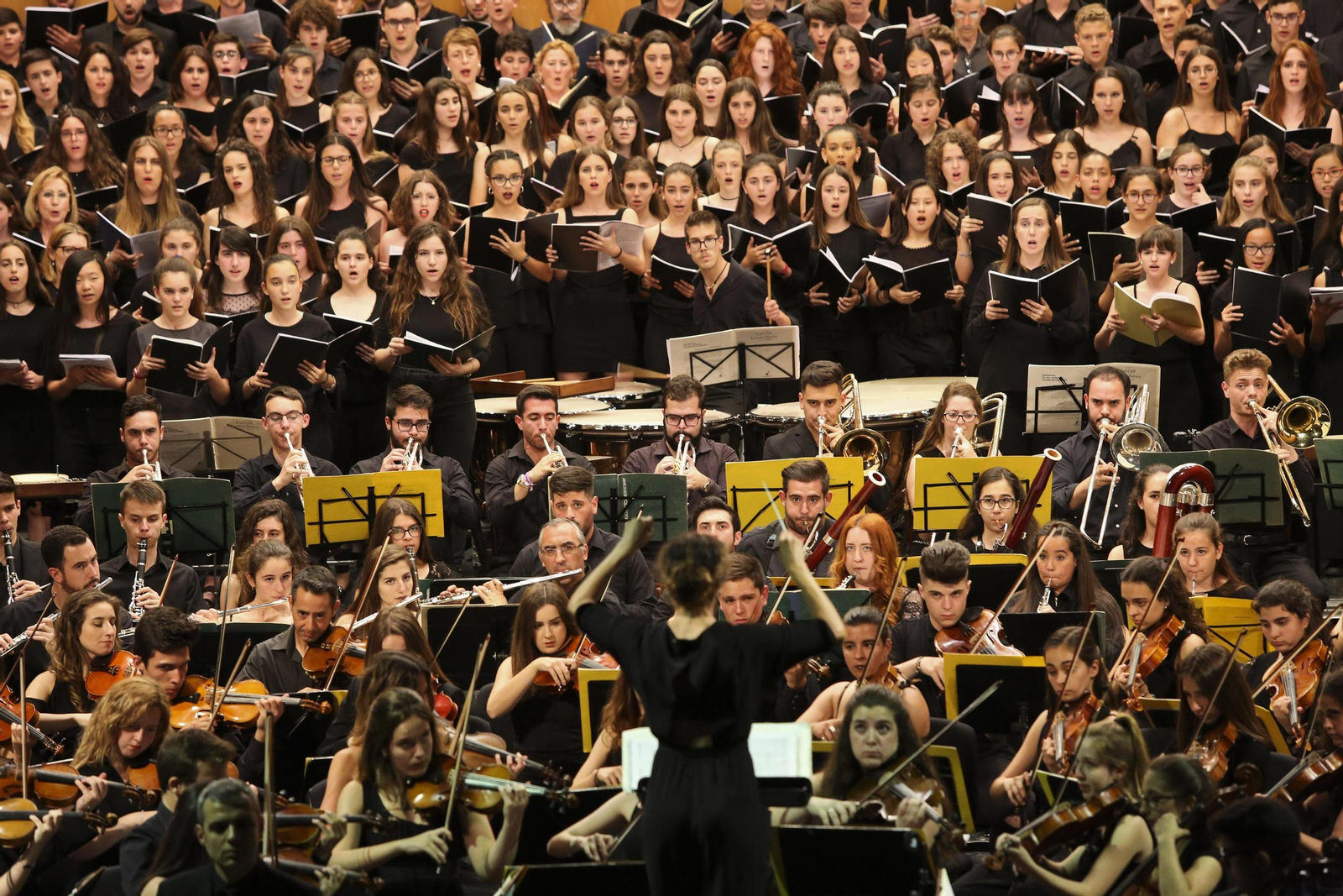 Interpretación de 'Carmina Burana', ayer, en el Teatro Cervantes.
