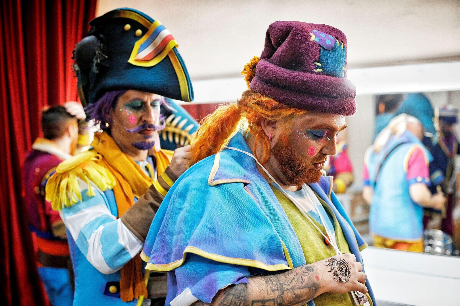 Comparsa 'Los colgaos'en camerinos