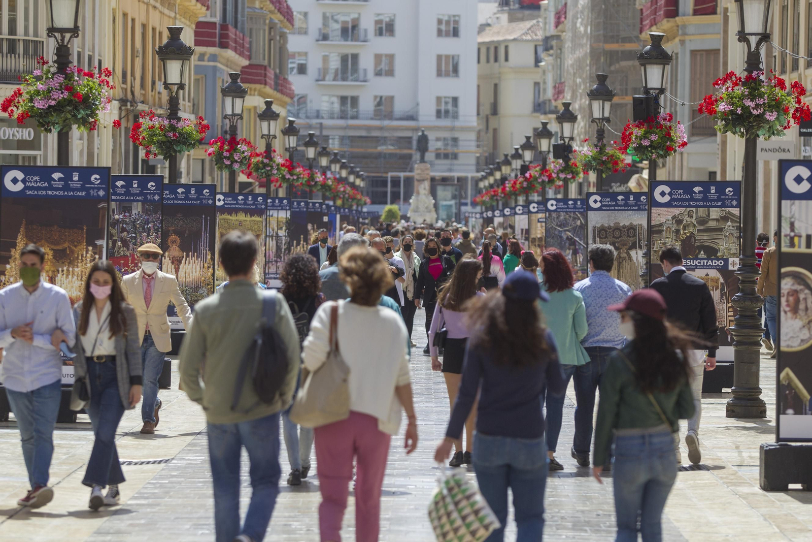 Ambiente en el centro de Málaga en un Jueves Santo sin la Legión