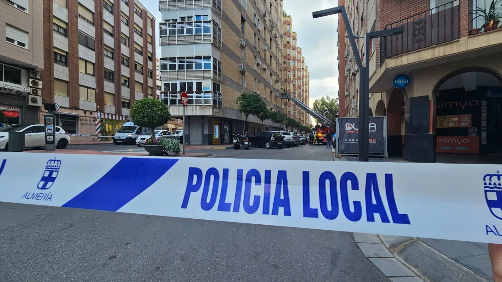 Asistencia a una anciana en la calle Soldado Español.