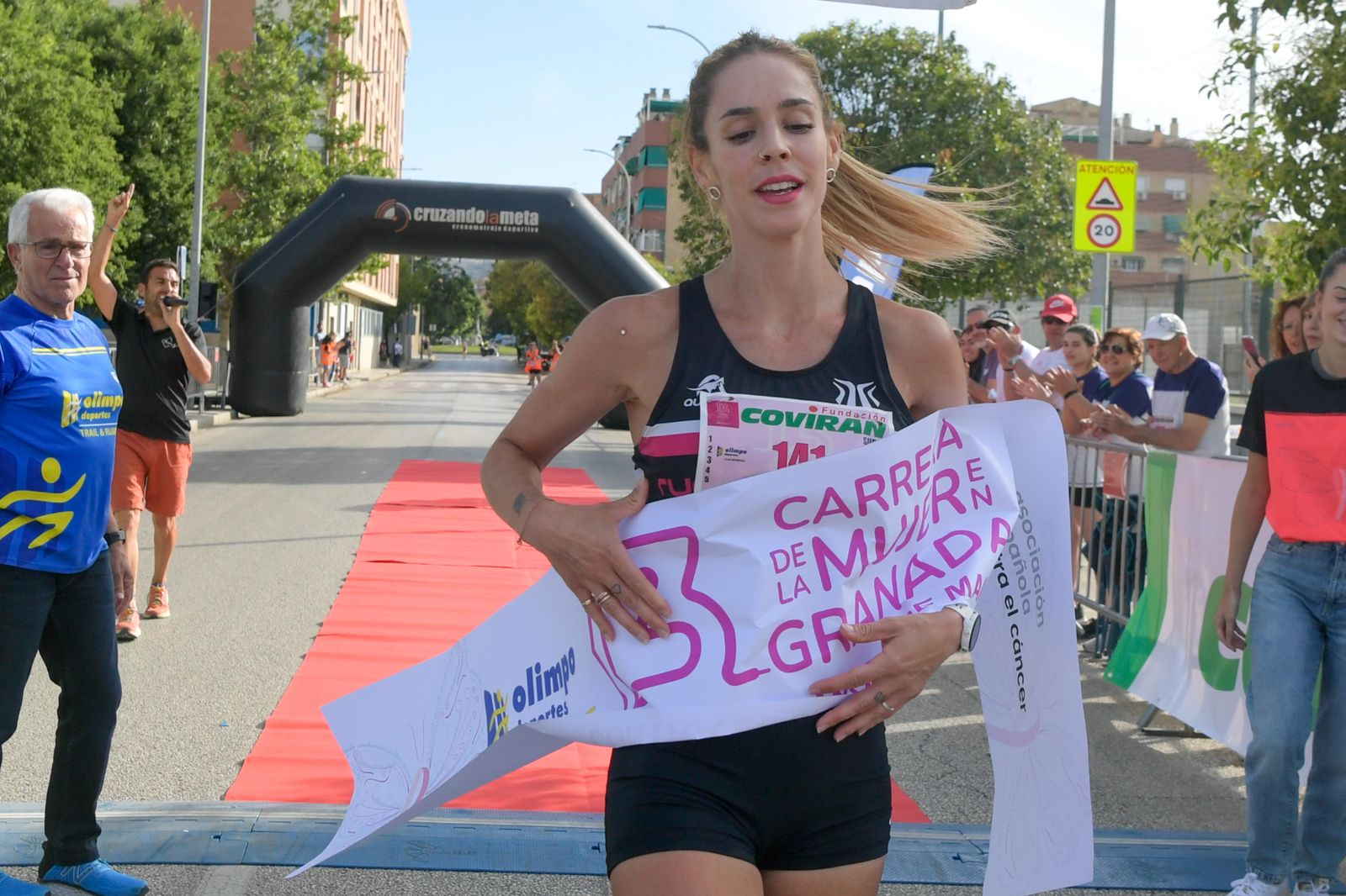 Las imágenes de la Carrera de la Mujer de este domingo en Granada