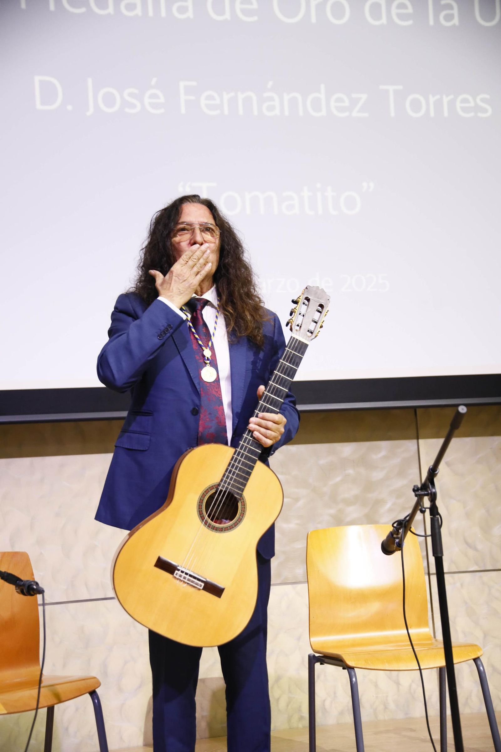 Las imágenes del acto de entrega de la Medalla de Oro a José Fernández Torres Tomatito, en la Universidad de Almería