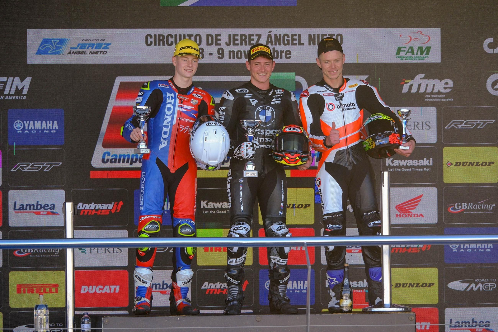 Los primeros ganadores en las distintas categorías han subido este sábado al cajón.