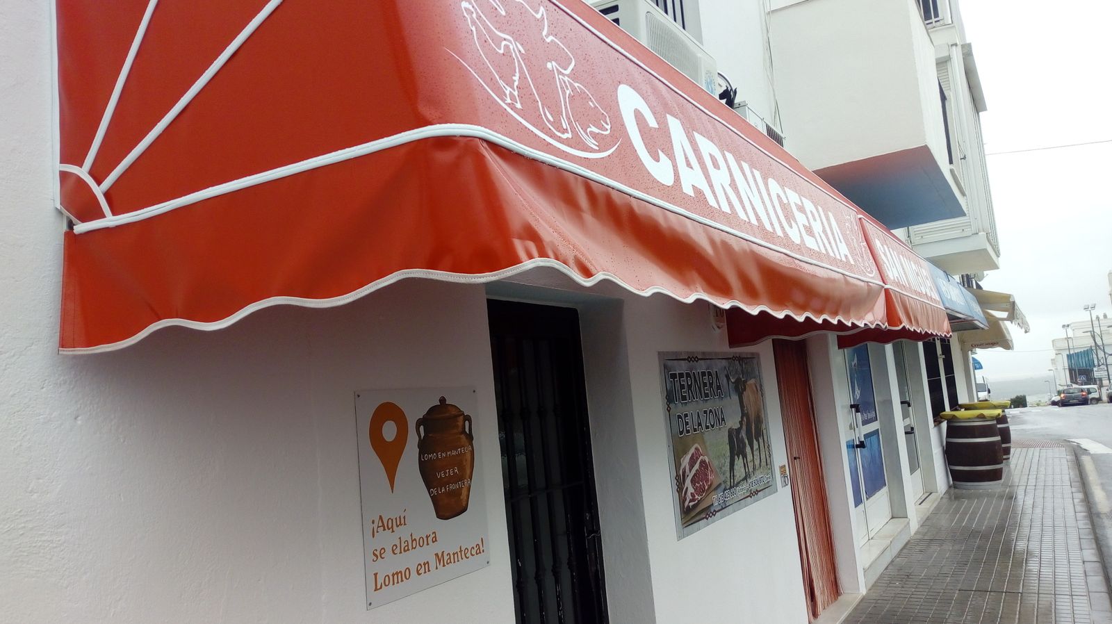 Una de las carnicerías vejeriegas señalizadas con iconos de lomo.