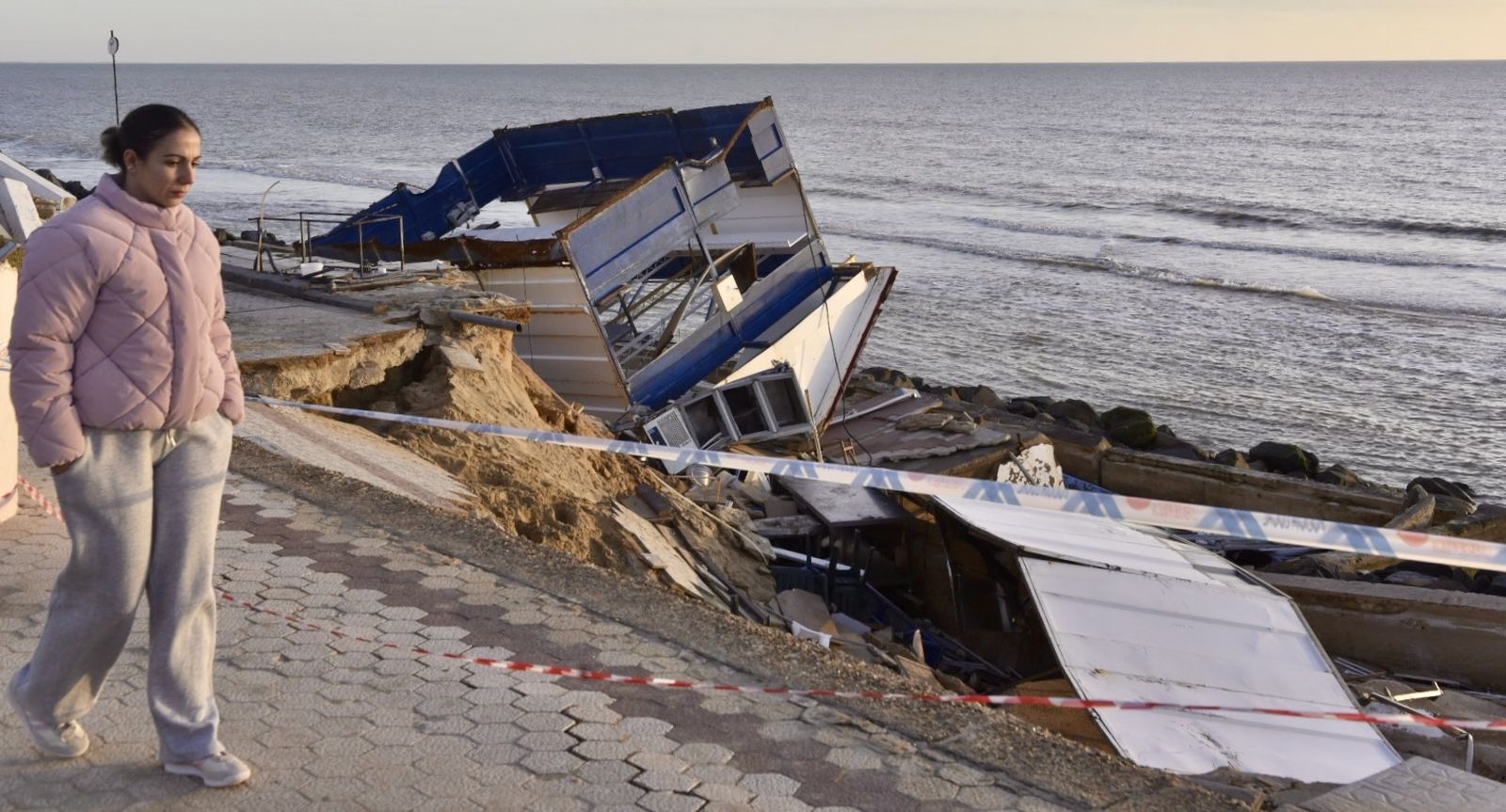 Comienza las obras de regeneración de arena en Matalascañas