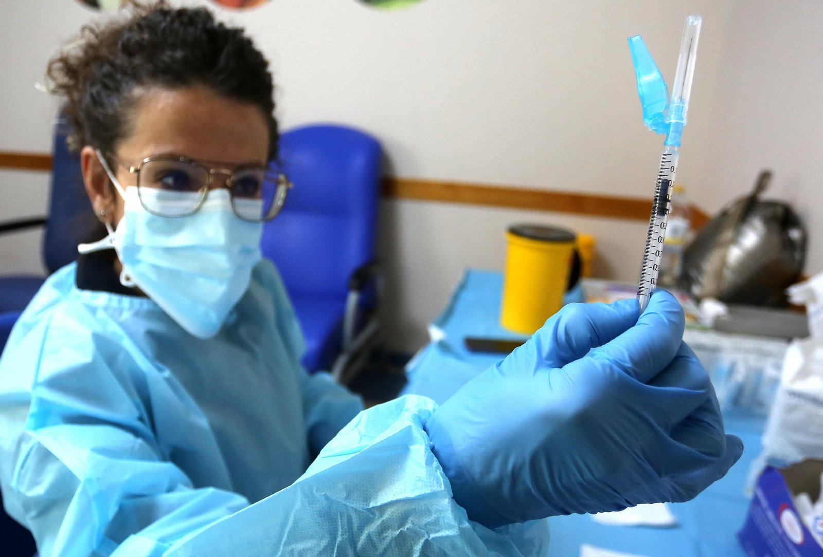 Coronavirus:Imágenes de las vacunaciones a los sanitarios del Hospital de Jerez