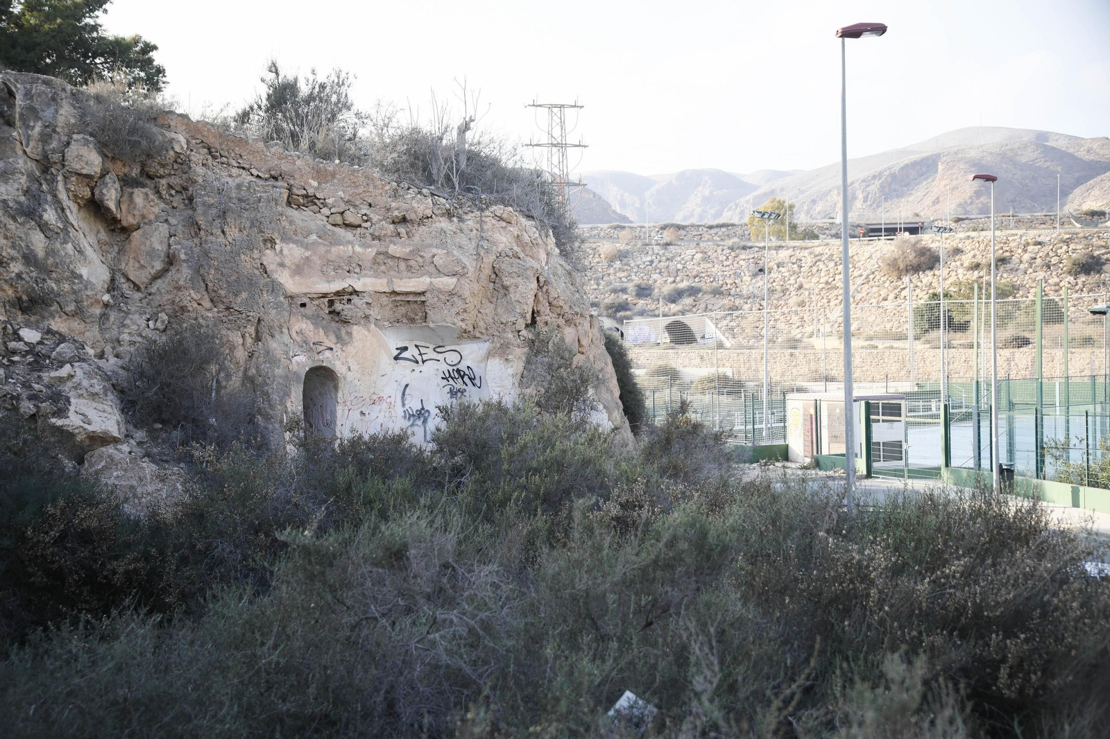 Imágenes de los refugios de la guerra civil descubierto en el barrio de Las Trincheras