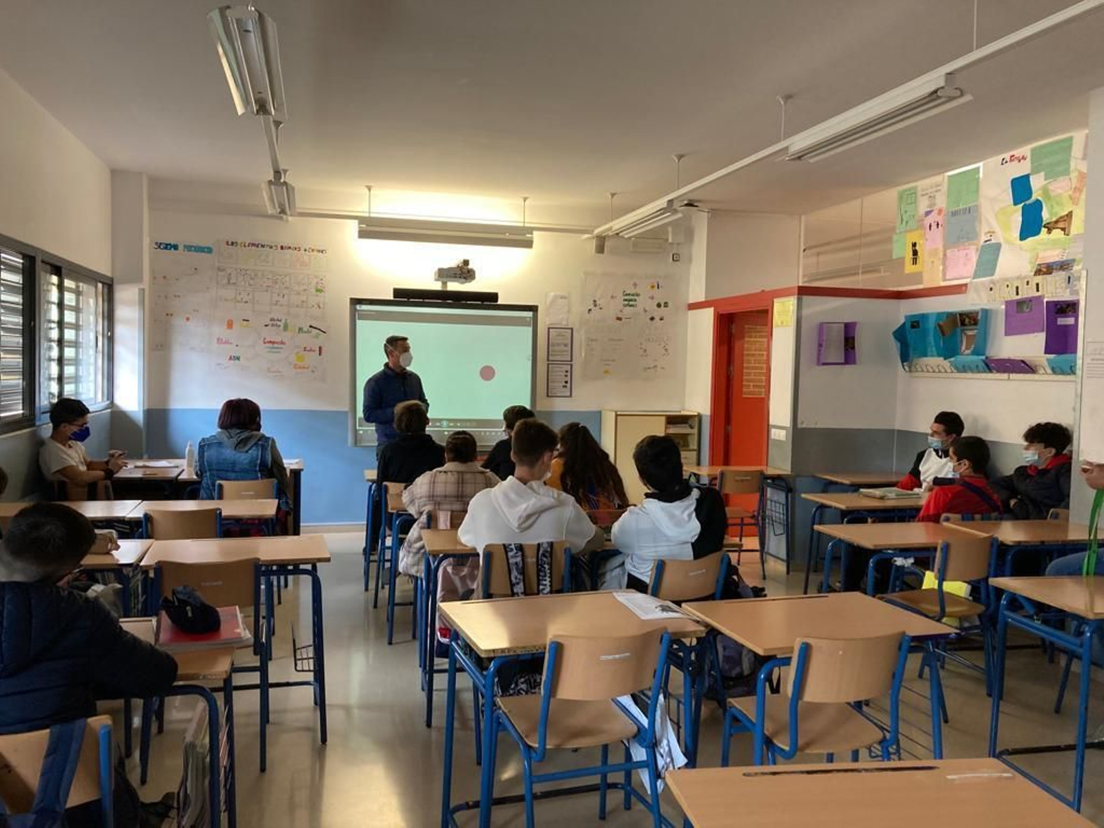 Momento del taller en el IES Villavieja