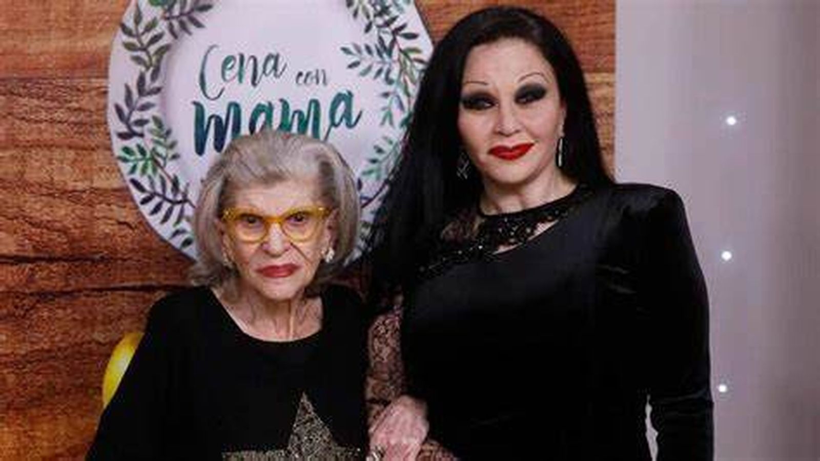 Alaska con su madre cubana, América Java.