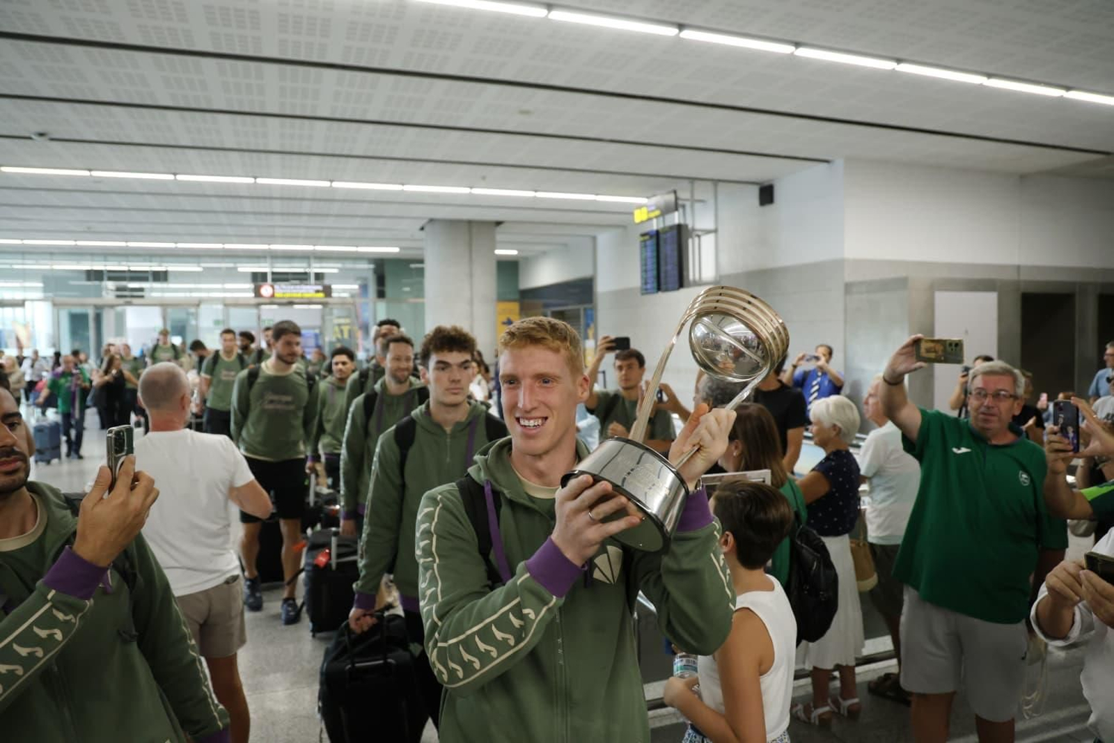 El Unicaja brinda la Copa Intercontinental con la afición