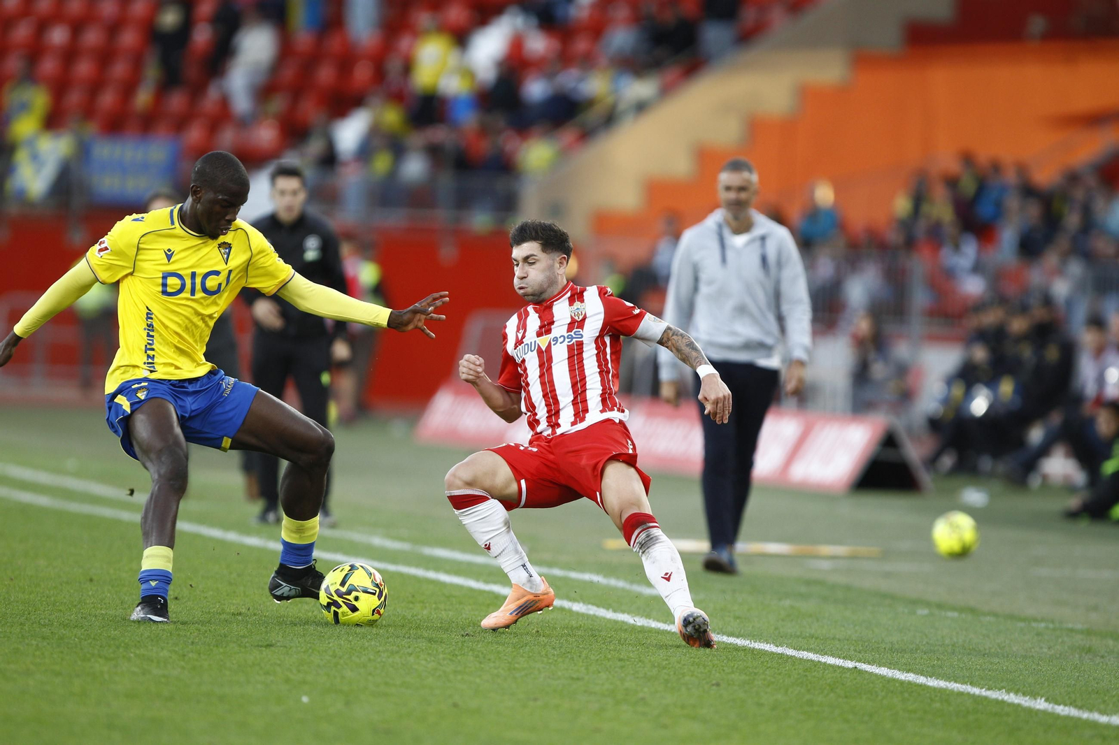 El partido U.D. Almería-Cádiz C.F. en imágenes