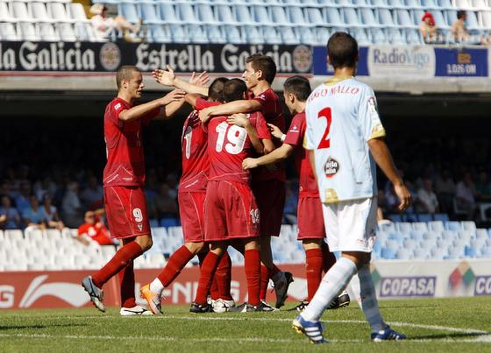 El Córdoba pierde ante el Celta de Vigo en Balaídos. / Marta G. Brea