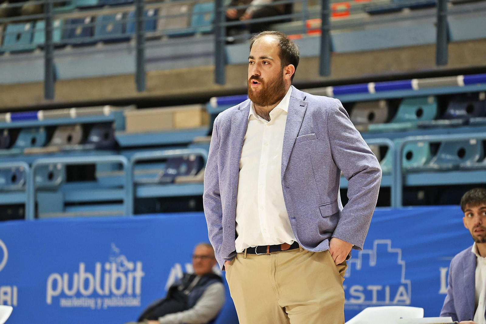 Imágenes del partido de baloncesto entre el Ciudad de Huelva y La Salud Archena