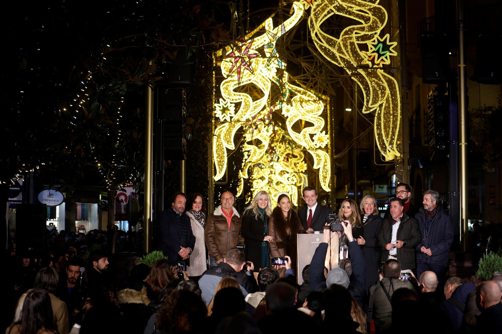 Momento del encendido del alumbrado navideño