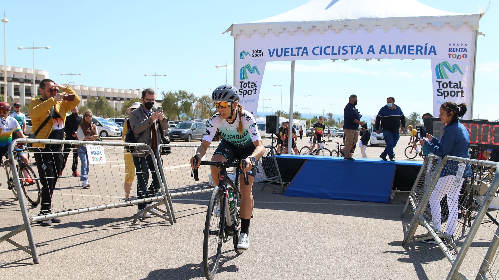 Salida de una de las participantes.
