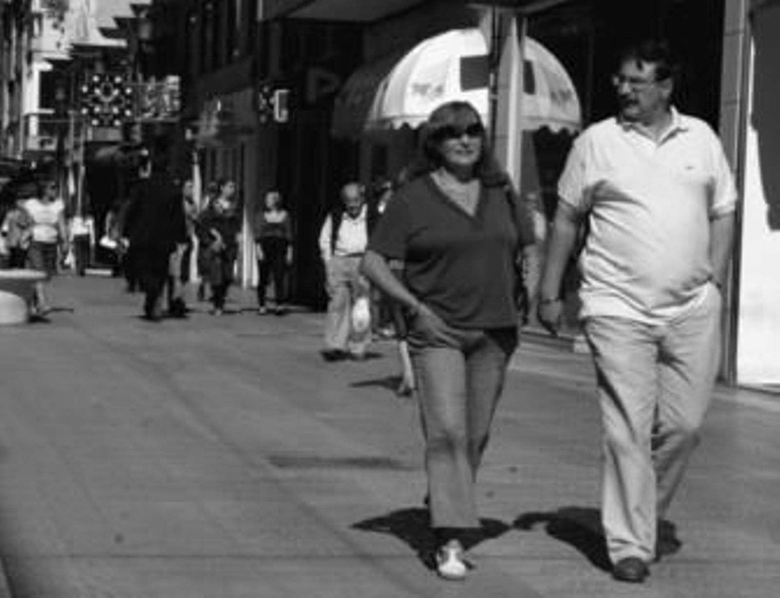 Ciudadanos pasean por la céntrica calle Ancha en una imagen de archivo.