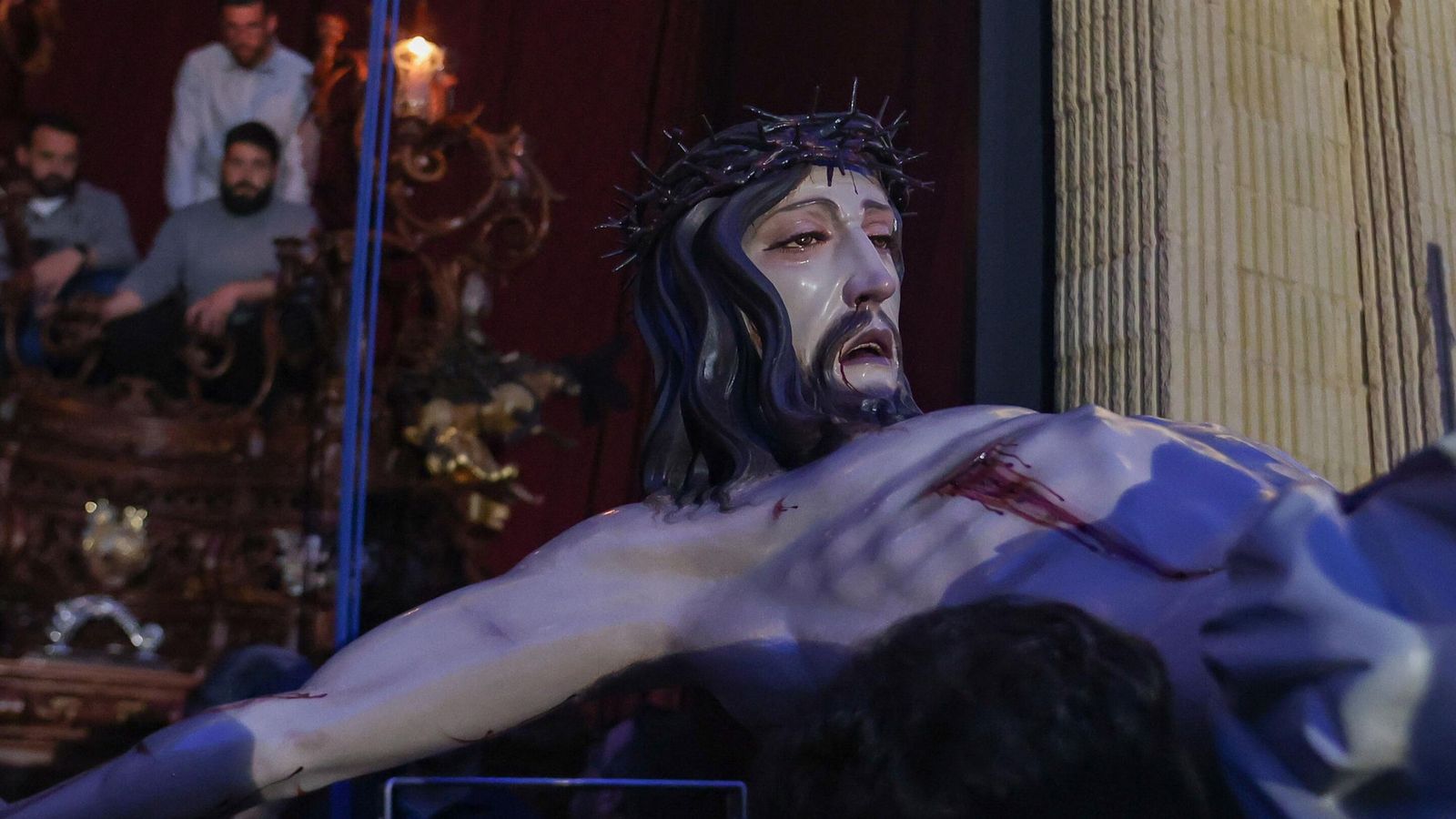 Así vivió Granada la Entronización del Santísimo Cristo de la Redención 2025
