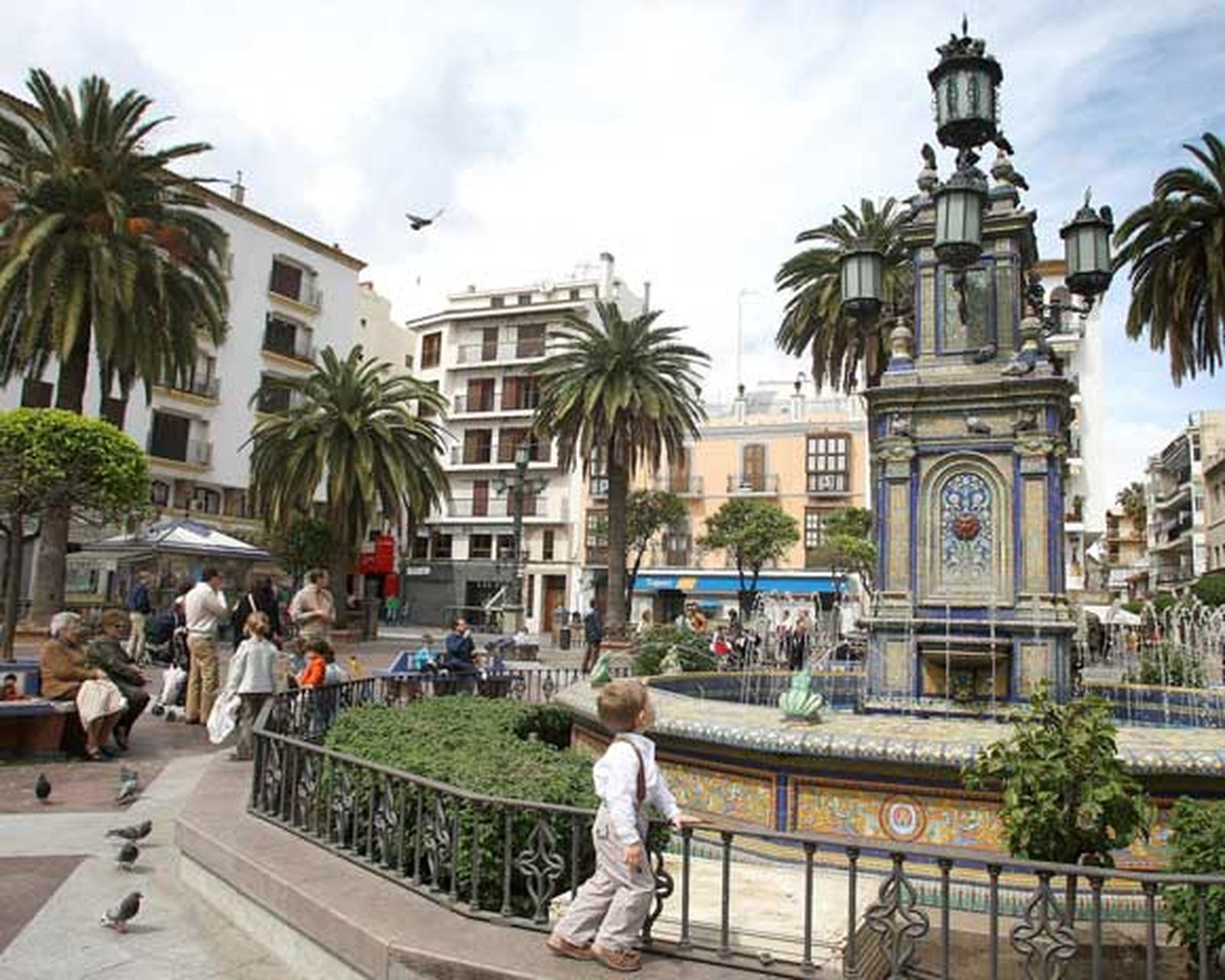 Imagen de la plaza antes de quedarse sin las palmeras./Fotos:Erasmo Fenoy

Foto: Erasmo Fenoy