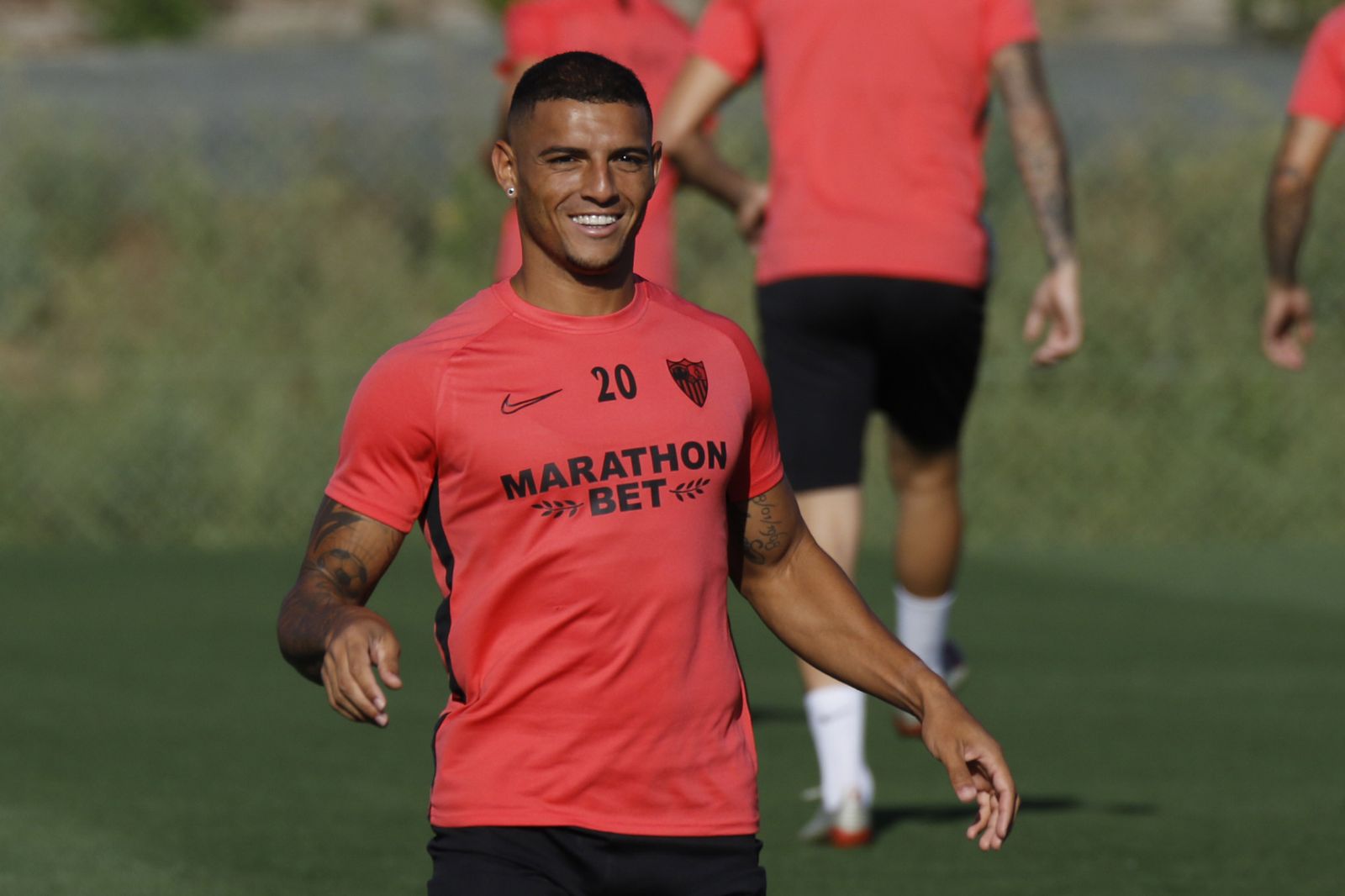 Diego Carlos sonríe en un receso de su entrenamiento con el Sevilla.