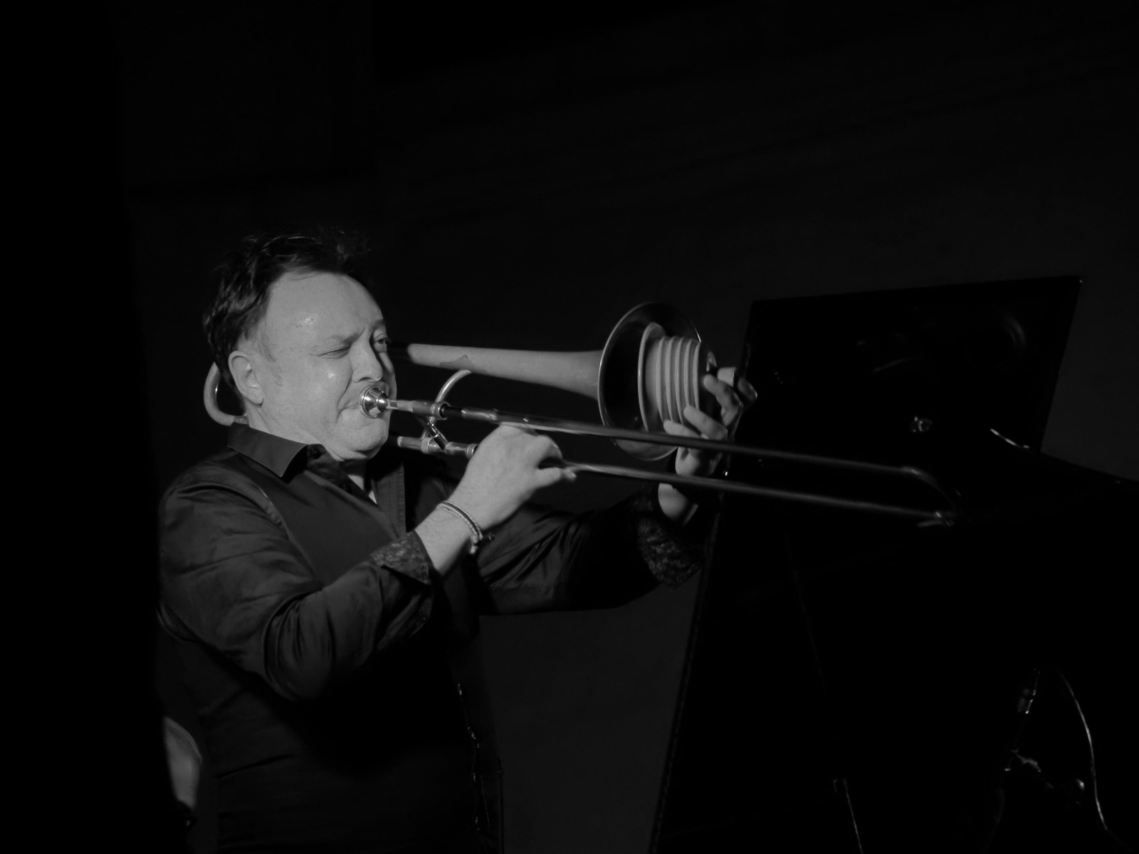 Las fotografías del concierto de Howe Gelb en la Iglesia de la Magdalena de Córdoba