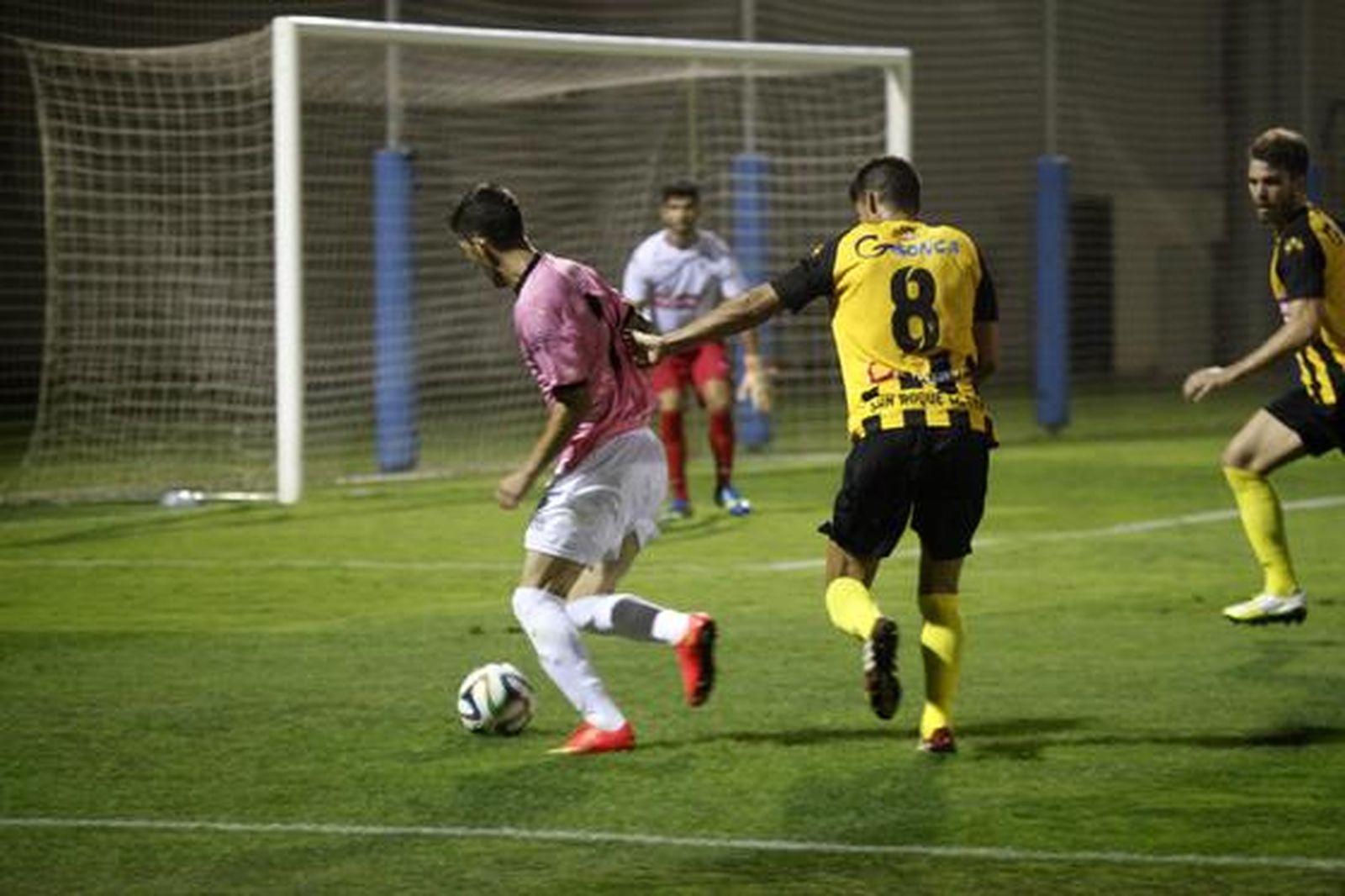 El Cádiz elimina al San Roque de Lepe (0-3) en la Copa del Rey con una imagen muy convincente

Foto: Dani Gomez