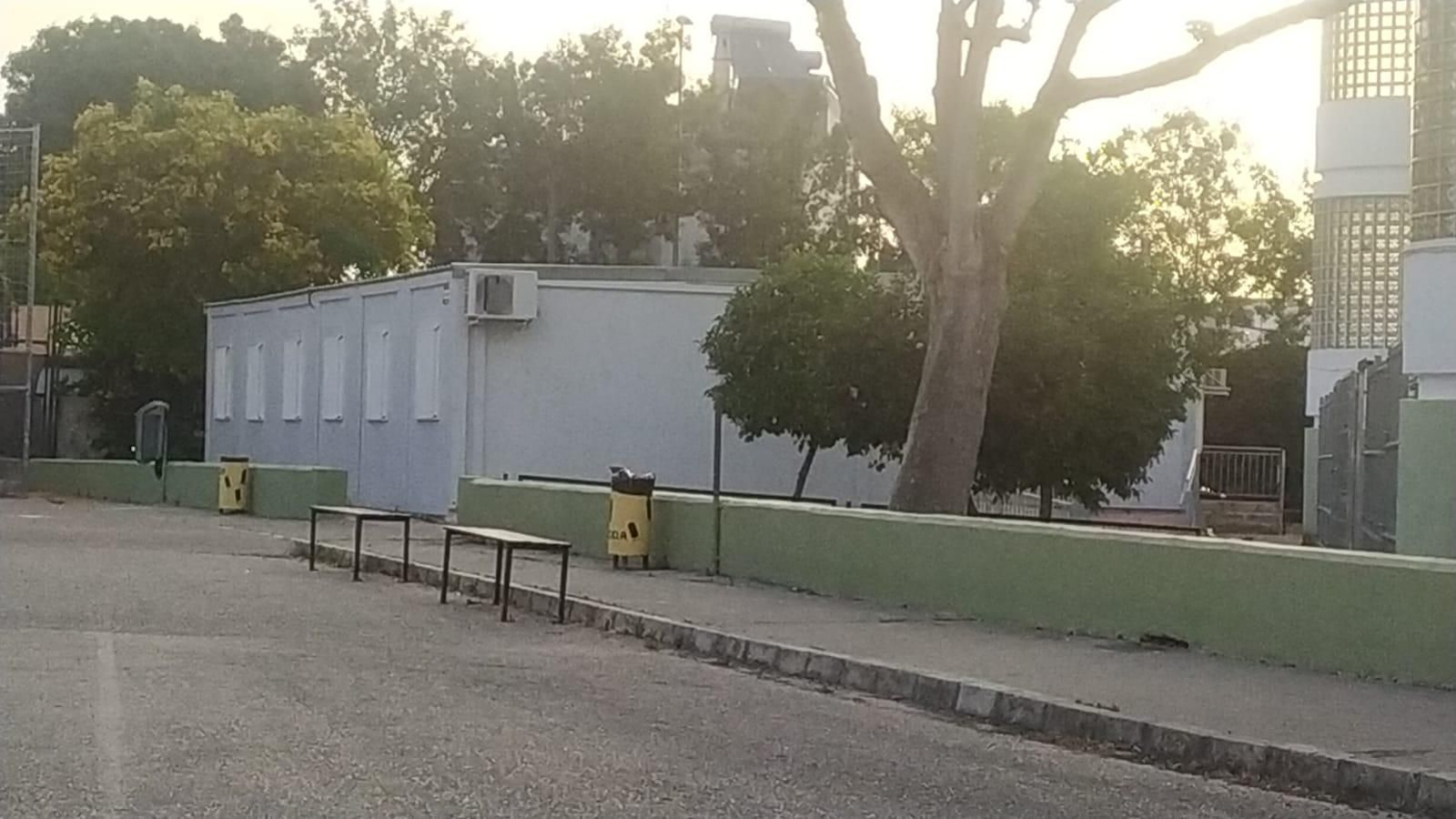 Una imagen de una de las aulas prefabricadas del IES Almunia. Una imagen de una de las aulas prefabricadas del IES Almunia.