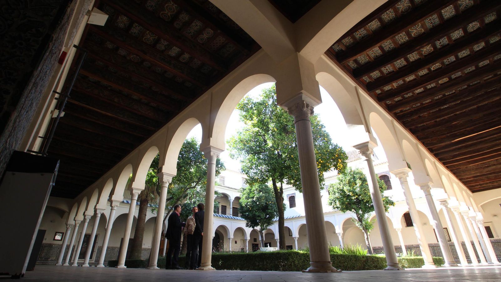 El claustro del antiguo convento de Santa Clara de Sevilla.