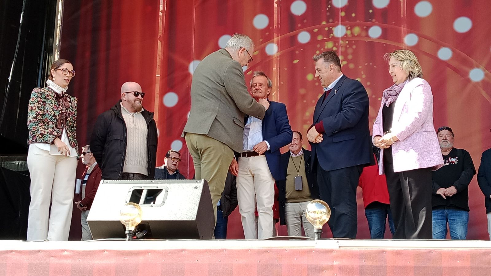 Carnaval 2026 en San Fernando: las peñas entregan sus reconocimientos para abrir la fiesta en la plaza del Rey