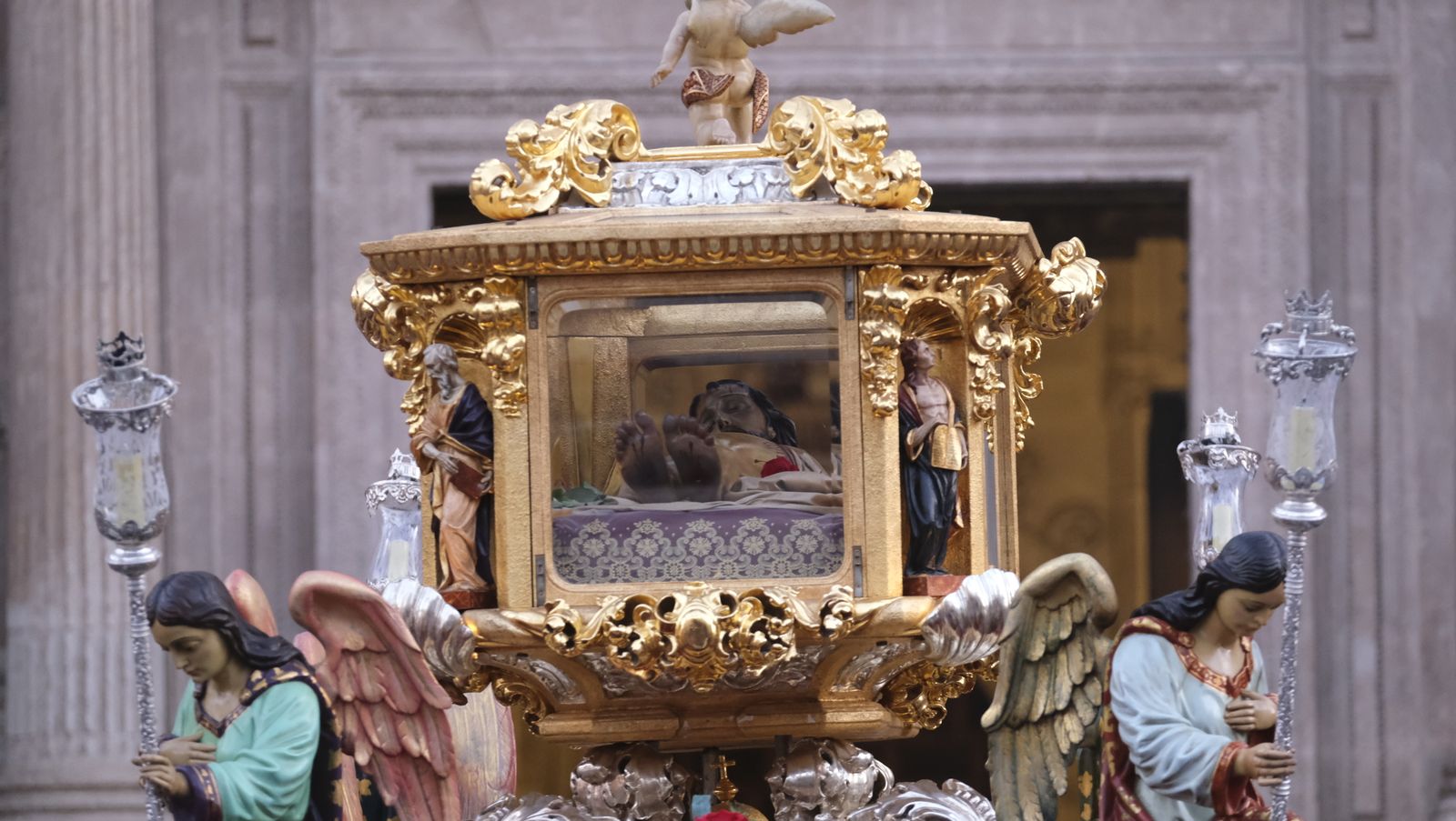 Procesión del Santo Entierro en Almería, en imágenes