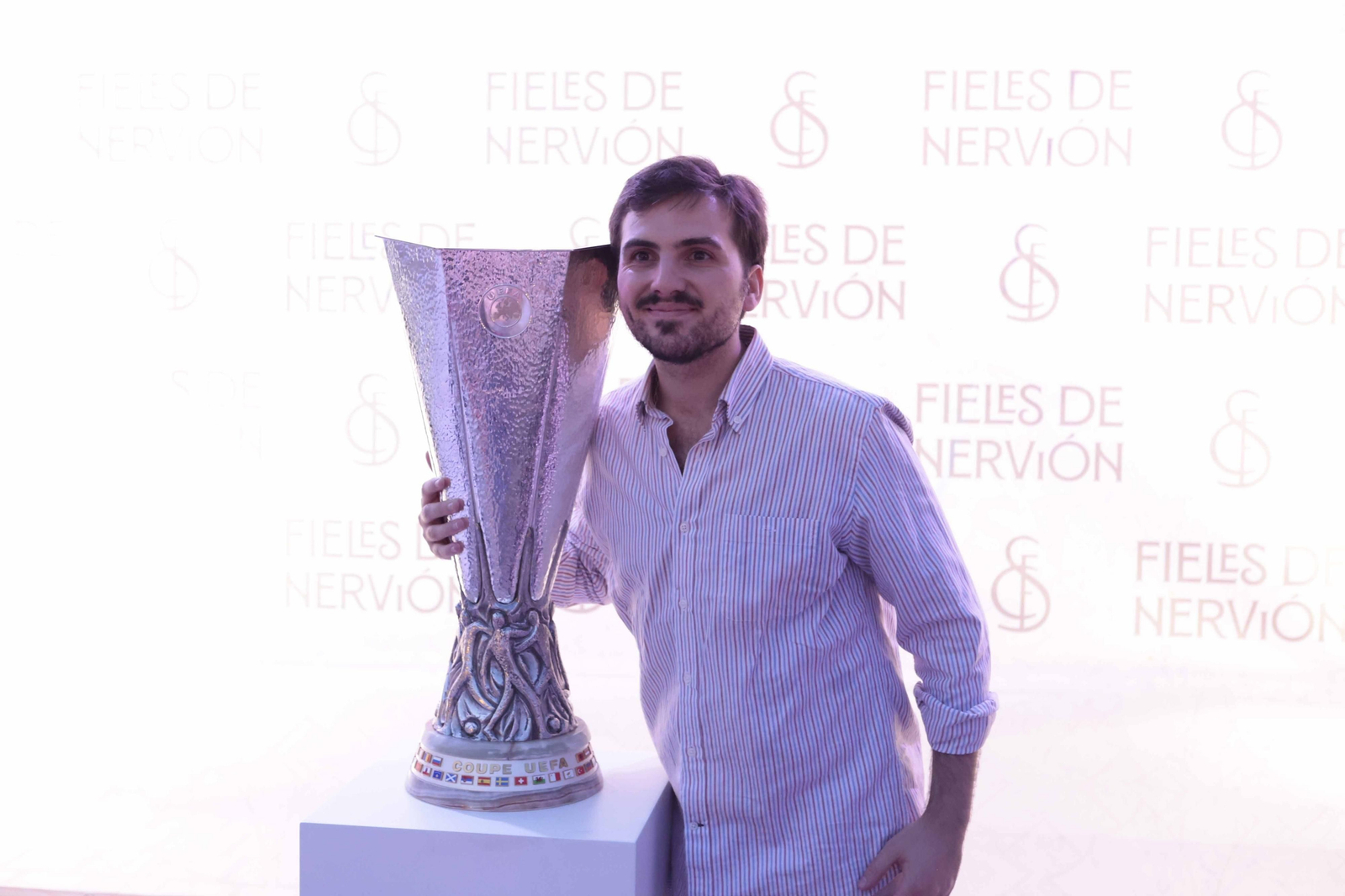 Búscate en las fotos del acto Fieles de Nervión