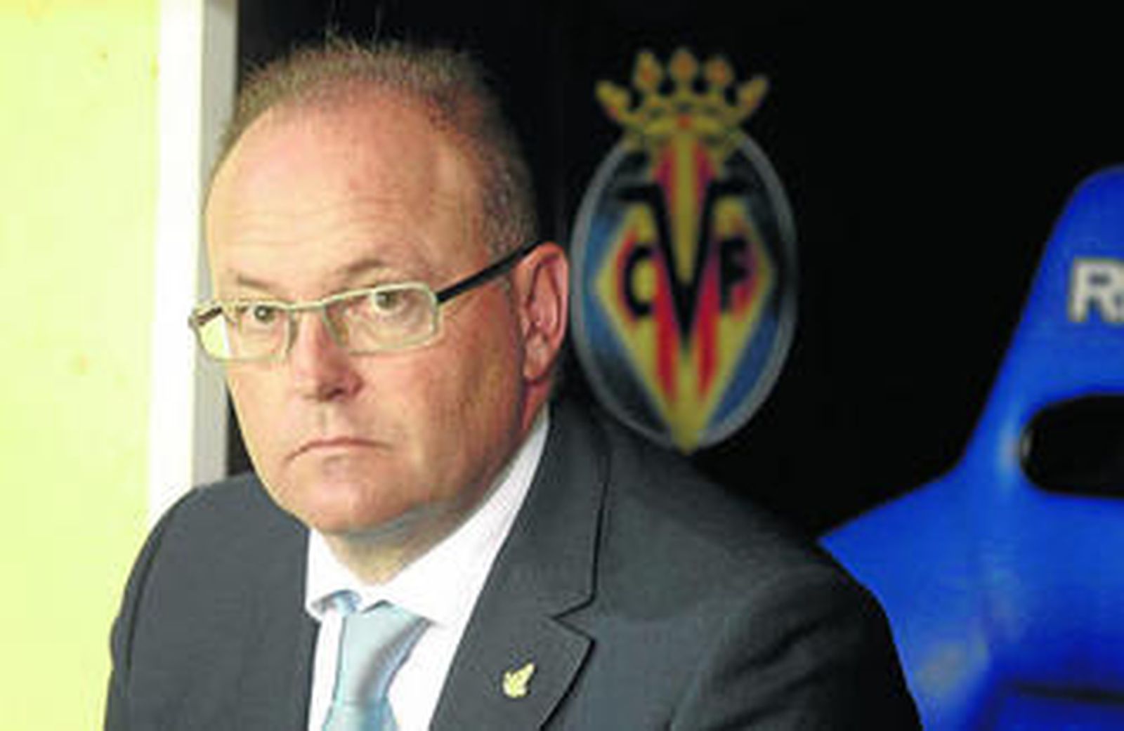Pepe Mel, con gesto muy serio en el banquillo visitante de El Madrigal el pasado sábado.