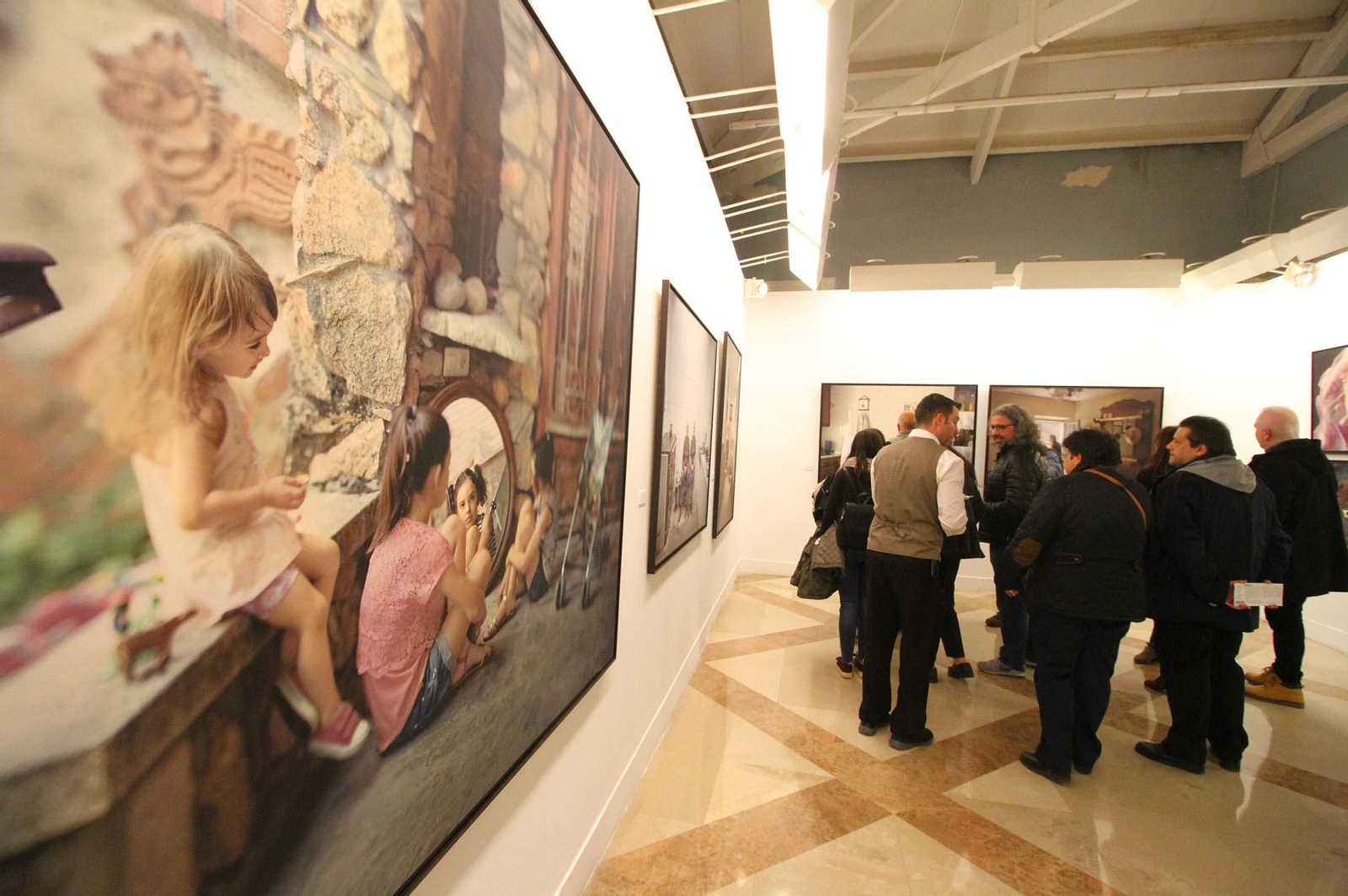 Imágenes de la inauguración de dos exposiciones de Latitudes: 'Cespedosa', de Castro Prieto, y 'Untitled', de Teun Hocks