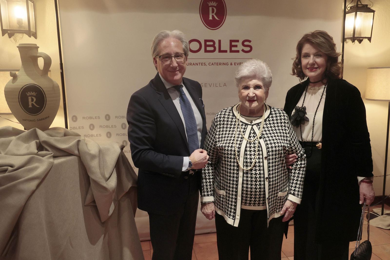 Entrega del cántaro de honor al actor Antonio Garrido