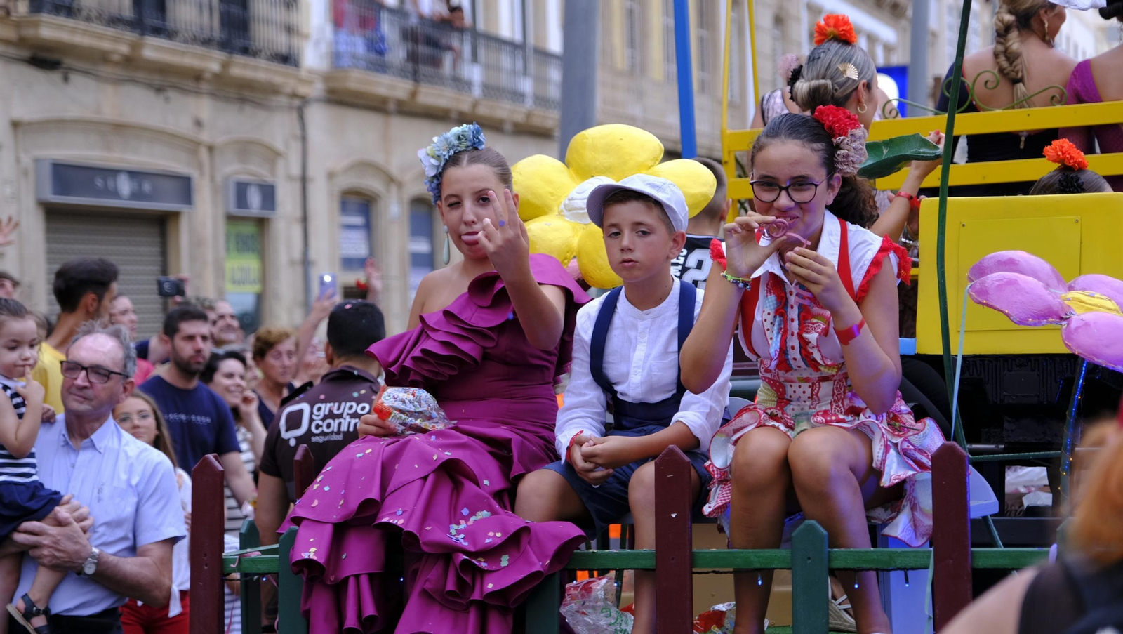 Las mejores imágenes de la Batalla de Flores de Almería