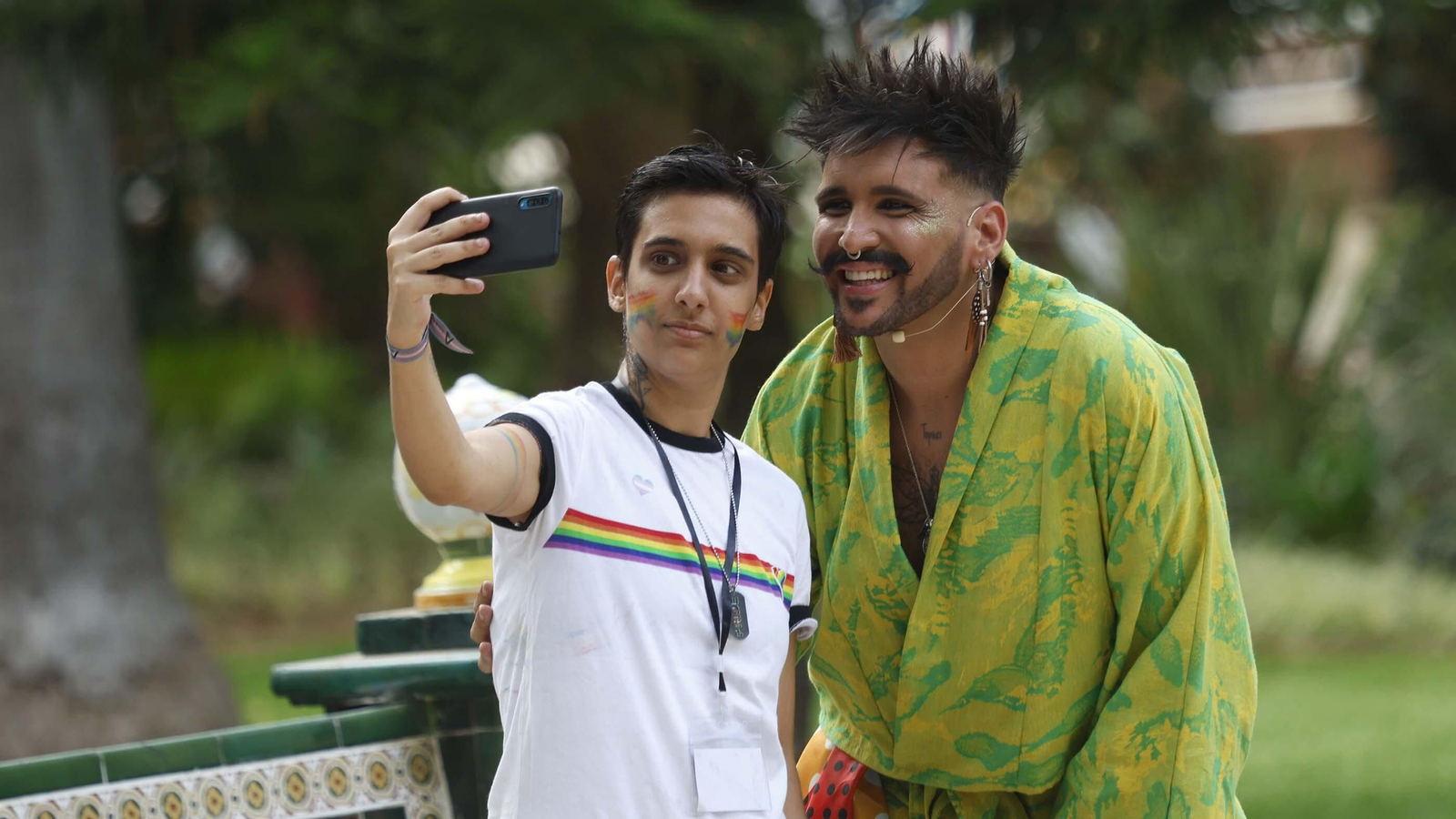 Las fotos de la fiesta del Orgullo LGTBI en el Parque María Cristina en Algeciras