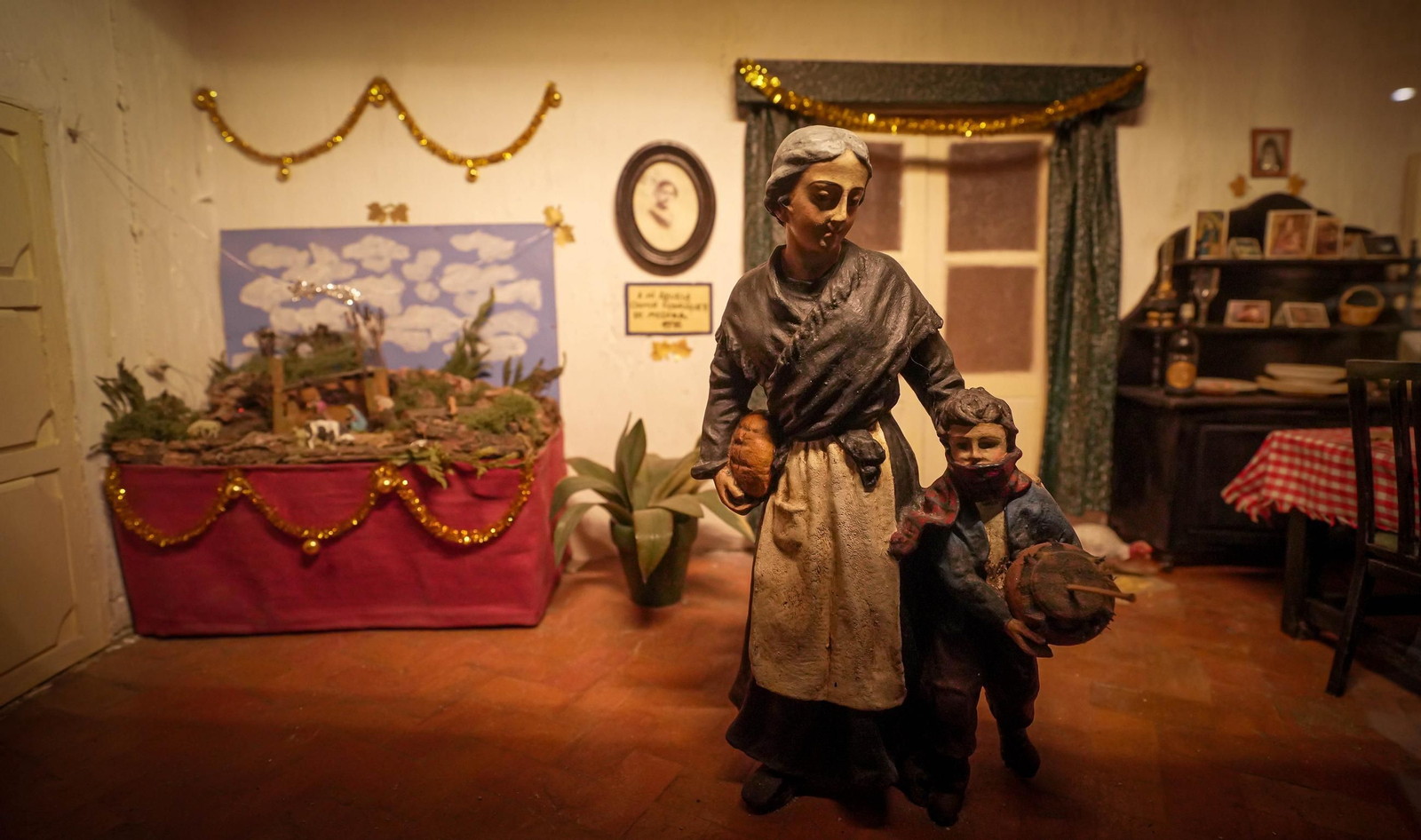 Imágenes de la exposición '50 Navidades montando el Belén' en Jerez