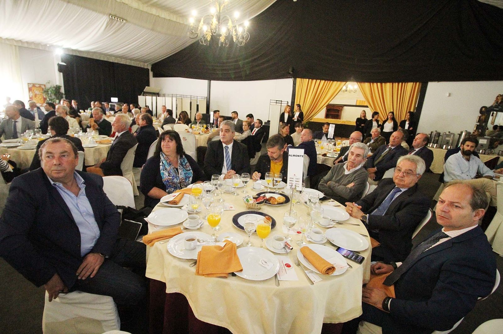 Imágenes del Desayuno Informativo del Grupo Joly con Javier Targhetta