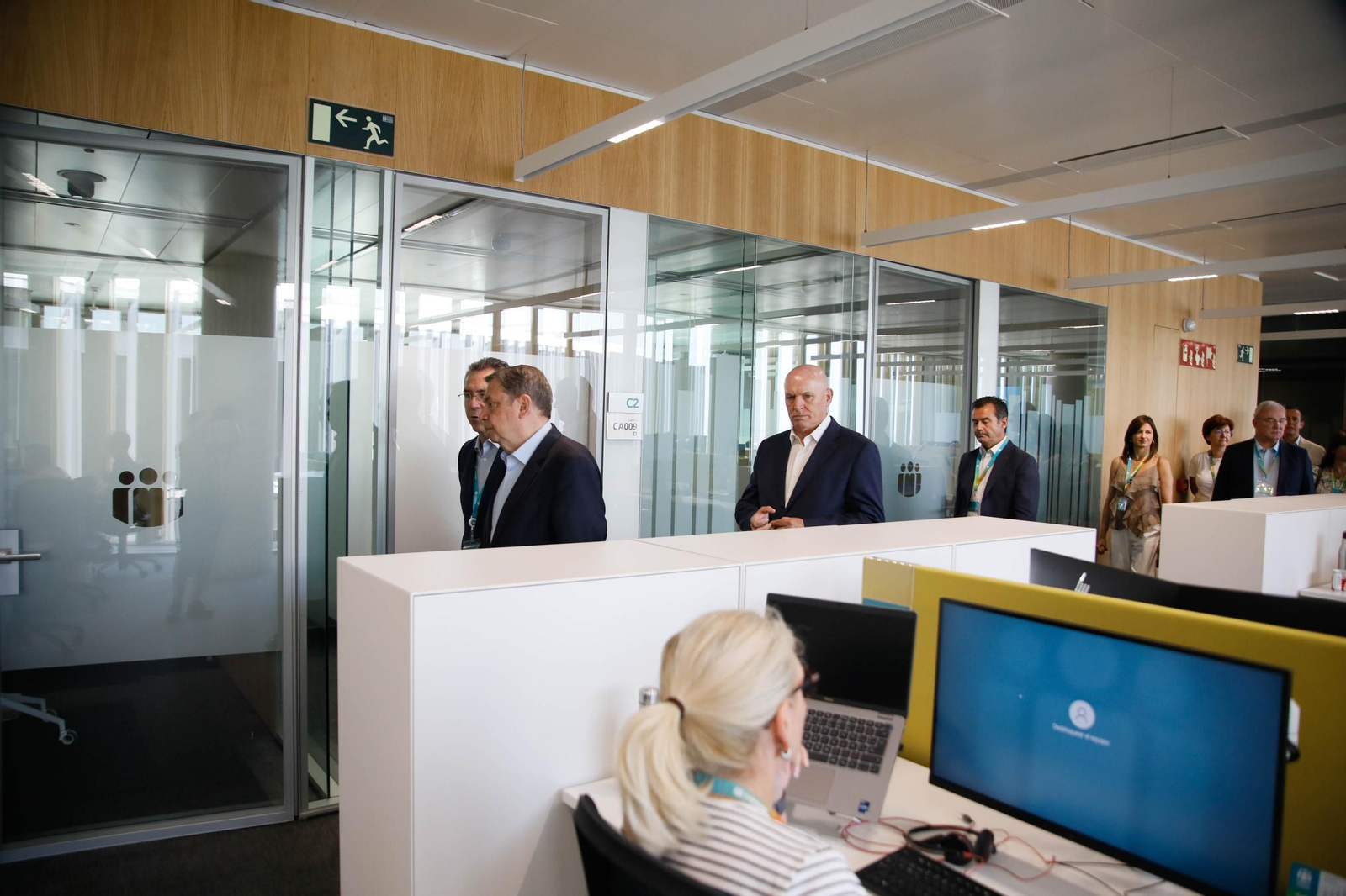 El ministro de Agricultura, Pesca y Alimentación, Luis Planas, visita el Centro Tecnológico Financiero del Grupo Cajamar en el Parque Científico-Tecnológico de Almería (PITA), en imágenes
