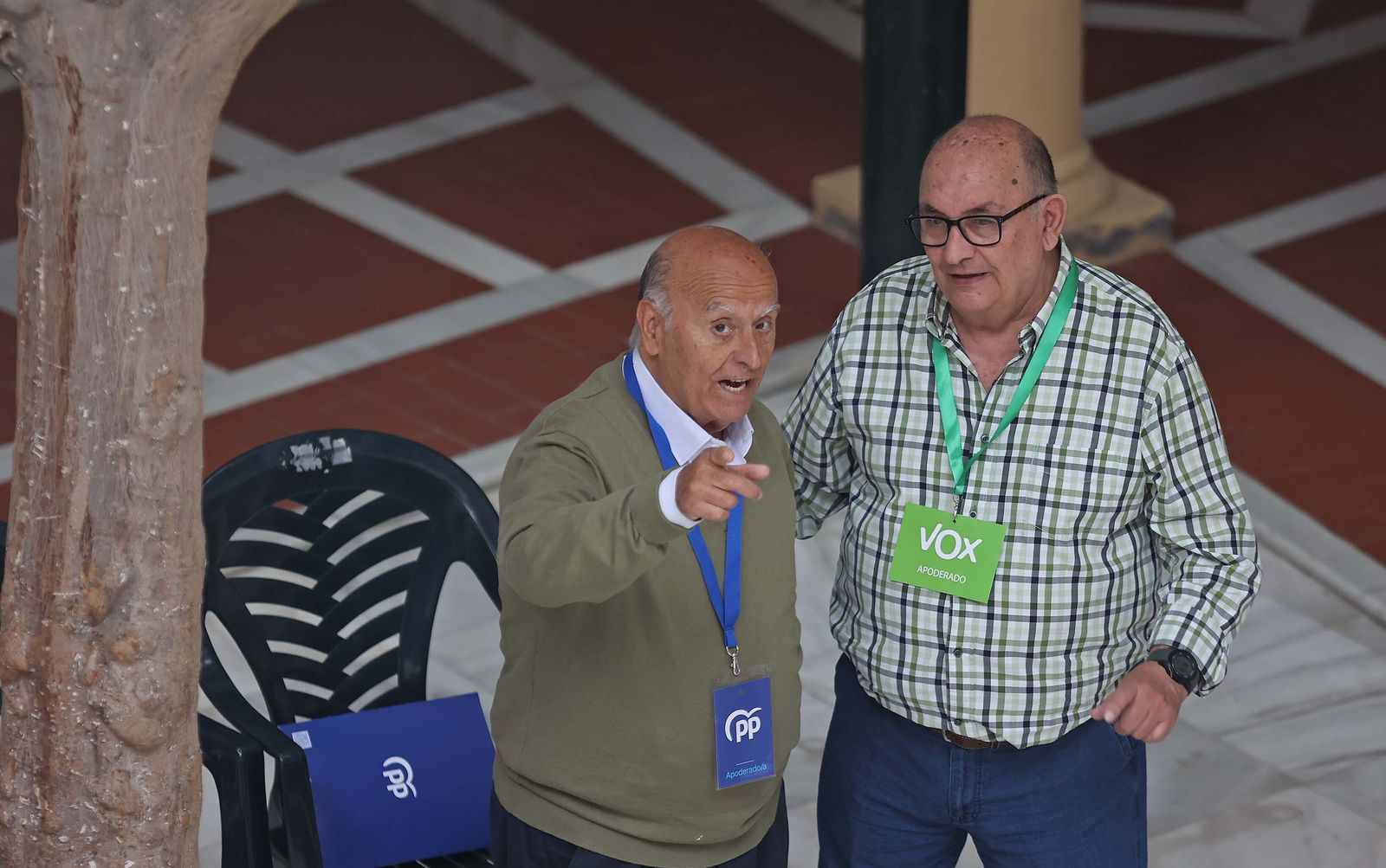 Imágenes de la jornada electoral para el Parlamento Europeo en Algeciras