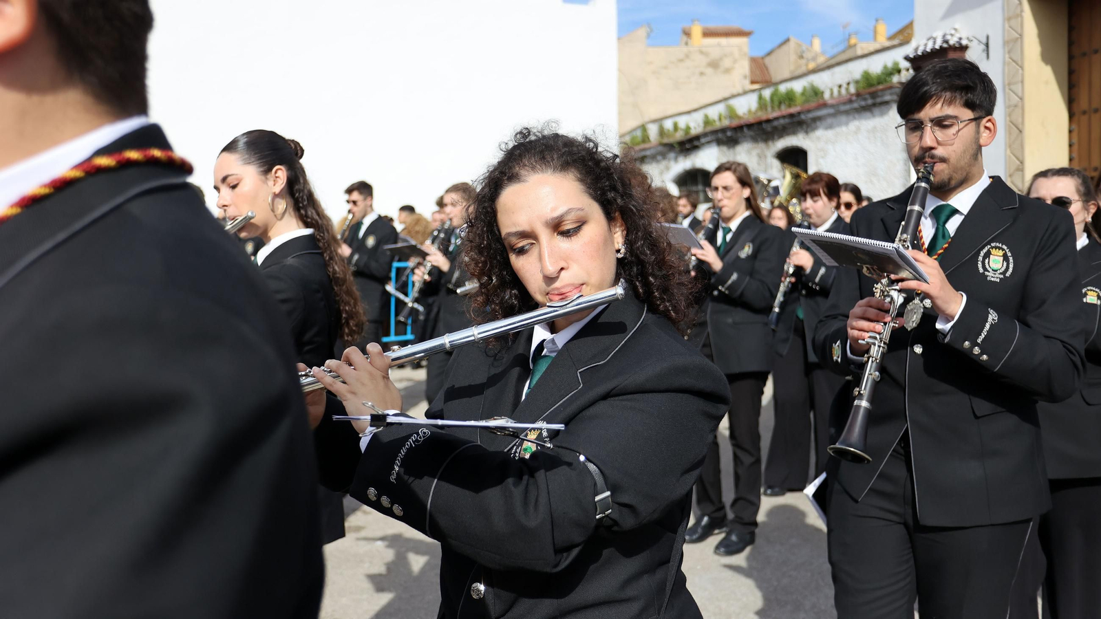 Una integrante de la Banda de Música de Nuestra Señora de Palomares, de Trebujena.